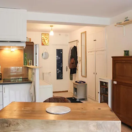 2 Bedrooms With Beautiful Garden *