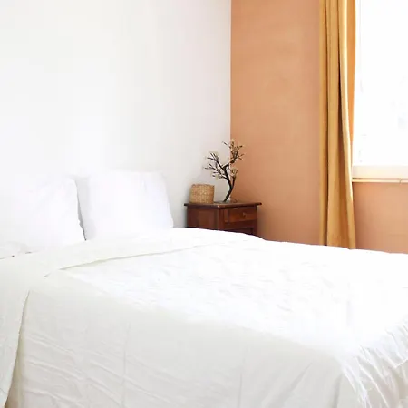 Apartmán 2 Bedrooms With Beautiful Garden